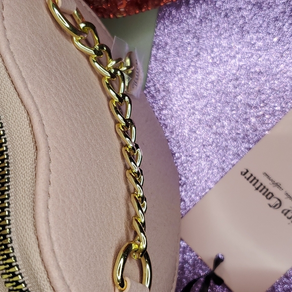 🎉HP🎉Juicy Couture 💘NWT💘 Luxe Links Light Pink Heart Shaped Wristlet!💘💘💘 - Picture 11 of 16